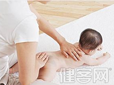 褲腰太緊1歲寶寶肋骨外翻