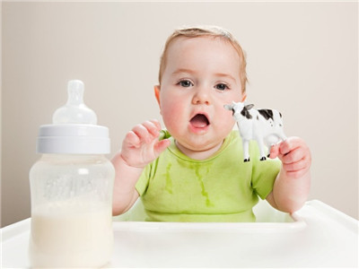 如何掌握合適的嬰兒牛奶溫度