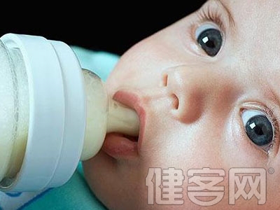 奶粉喂養寶寶 對嬰兒奶粉的誤解