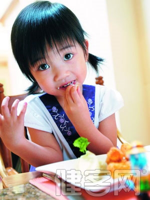 5類常見零食孩子盡量別碰 寶寶飲食要注意