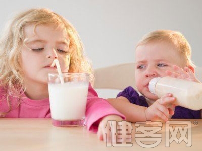 新生兒吃奶粉上火應該怎麼處理呢？