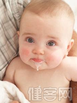 母乳喂養的寶寶還要額外喂水嗎?