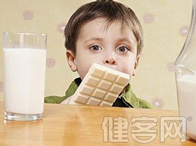 母乳喂養有助於寶寶臉形發育