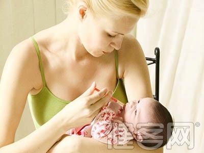 母乳喂養寶寶如何補充維生素