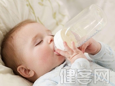 寶寶秋瀉易脫水，專家教你如何口服補液
