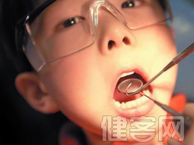 孩子滿口黃牙可能是缺鈣
