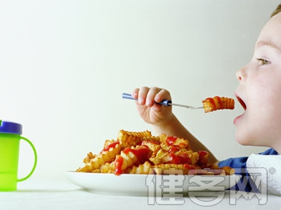 告訴孩子食物的益處 會讓他吃得更少