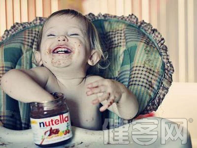 爸媽注意含糖高的食物少給孩子吃 別養個糖寶寶