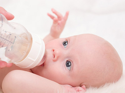 寶寶為什麼會一出生就得肺炎？