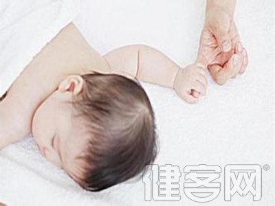 孩子生病病根大多是便秘