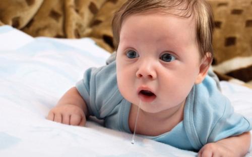 寶寶流口水 四種情況是疾病征兆