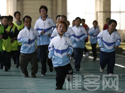 不良生活方式導致孩子矮小