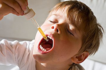 小孩誤服藥物該如何進行急救？