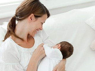 寶寶嗆奶的急救措施