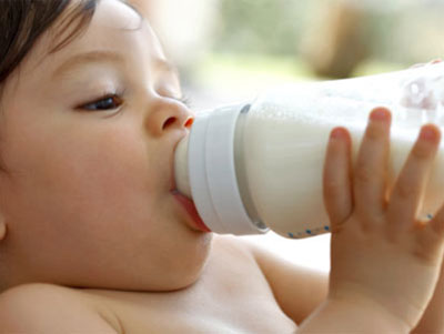早產寶寶嗆奶入院 或因“超級奶瓶”惹禍