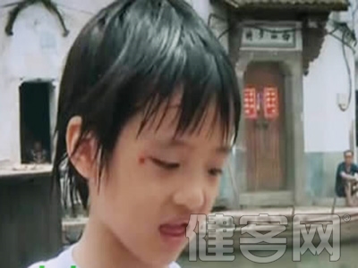 澳洲華裔男童掉入自家泳池險溺亡 獲母親及時搶救