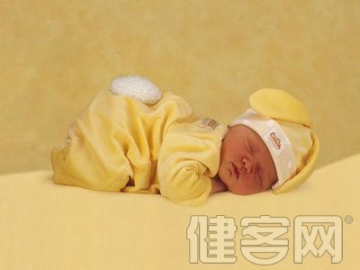 新生嬰兒嗆奶的家庭急救法