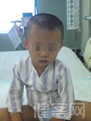 2歲男童誤食多種藥物 送往ICU急救