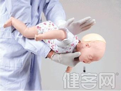 如何處理寶寶異物卡喉窒息？
