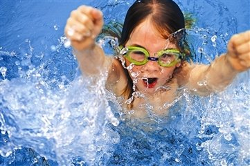 夏天孩子愛游泳，害怕得傳染病怎麼辦？