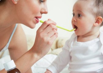 早產兒微量喂養為何要定時定量？
