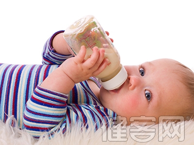 新生兒嗆奶窒息如何急救？