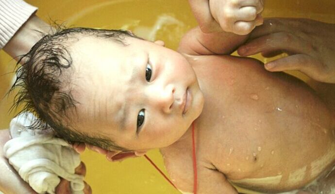 新生兒護理：寶寶的胎脂別急於洗淨
