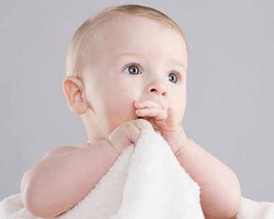 嬰兒吮吸手指智力發展的一個信號