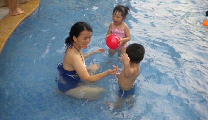 夏季燥熱！帶寶寶游泳這些事項要注意！