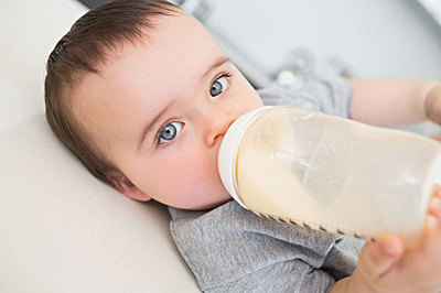 夜間頻喂奶不利寶寶大腦發育