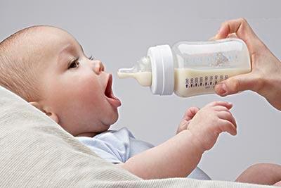 給寶寶喂奶粉的時候要注意什麼？