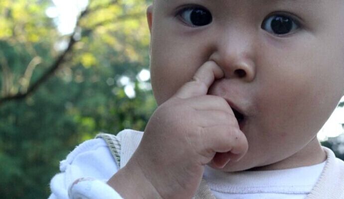 寶寶愛挖鼻孔！如何護理寶寶鼻腔