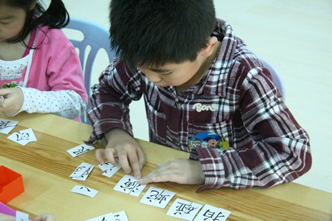 孩童應該先認識漢字還是先學拼音