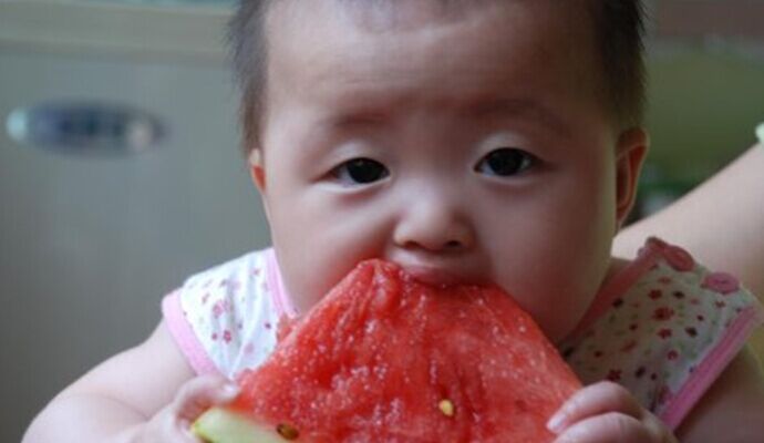 這才是寶寶吃水果的正確打開方式