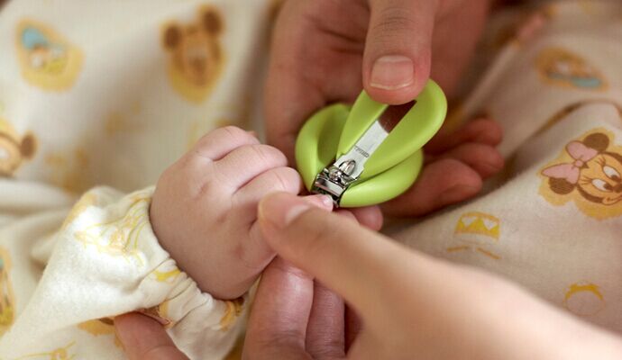 給寶寶剪指甲也要有訣竅