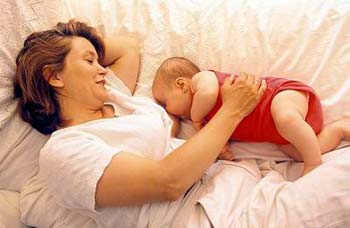 母乳喂養寶寶有助新媽媽瘦身防病