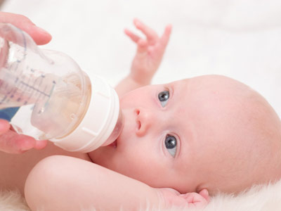 新生兒有黃疸會吐奶嗎 該怎樣預防