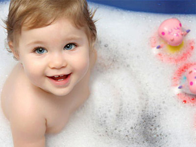 新生兒洗澡要掌握方法 洗澡水溫必須要控制