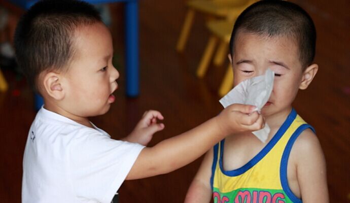 春季要及時預防小兒過敏性鼻炎反復發作！