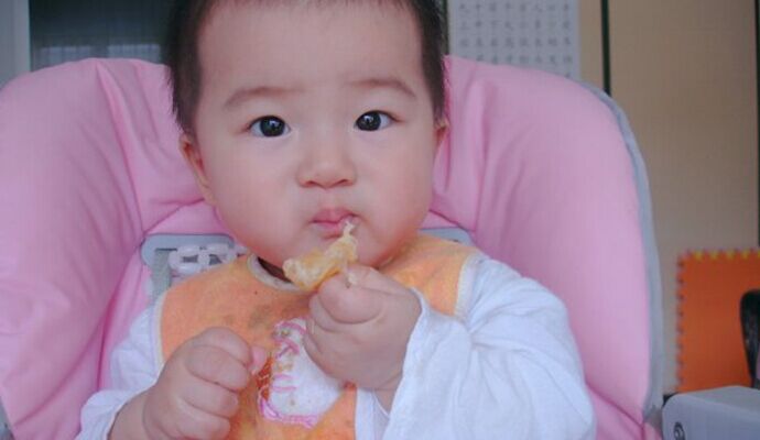 寶寶不能過量吃橘子 小心變成“小黃人”！