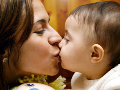 親吻孩子的嘴唇 是性信號還是表達愛？