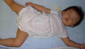 睡姿也能決定寶寶的性格