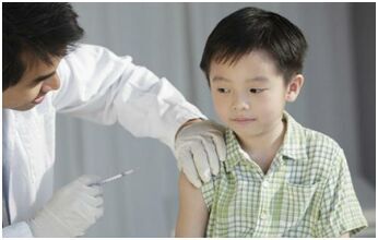 你的孩子打水痘<a name='InnerLinkKeyWord' href='http://www.jianke.com/ekpd/jbyf/yfjz/' _fcksavedurl='http://www.jianke.com/ekpd/jbyf/yfjz/' target='_blank'>疫苗</a>了嗎？