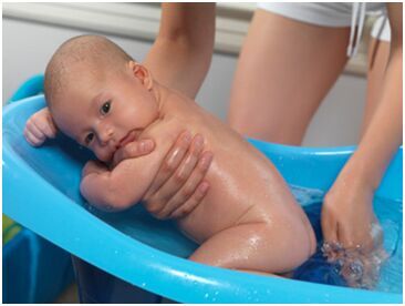 謹慎：夏天給寶寶洗澡不要在這5個時刻