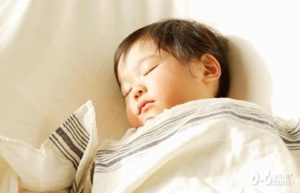 幼兒性早熟：父母陪睡時間長，需謹慎！！！