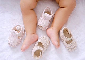 為什麼一定要等到走穩了才可以給寶寶穿鞋子呢?