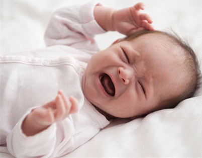 新生兒不睡覺的原因與解決方法