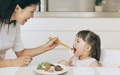 【育兒知識】幫助寶寶養成五種健康的吃飯習慣