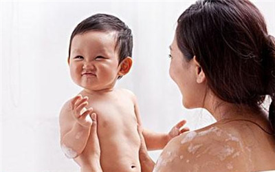 寶寶再髒也不能洗澡的情況，別犯哦