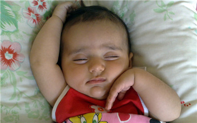 寶寶睡覺出汗，怎麼回事？